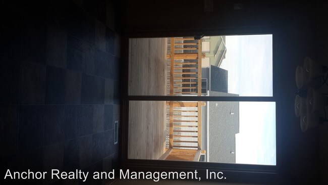 Building Photo - 405 5th Ave SW