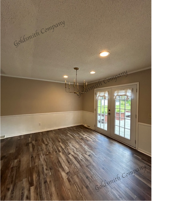 Building Photo - "3-Bedroom Home with Spacious Living in Si...