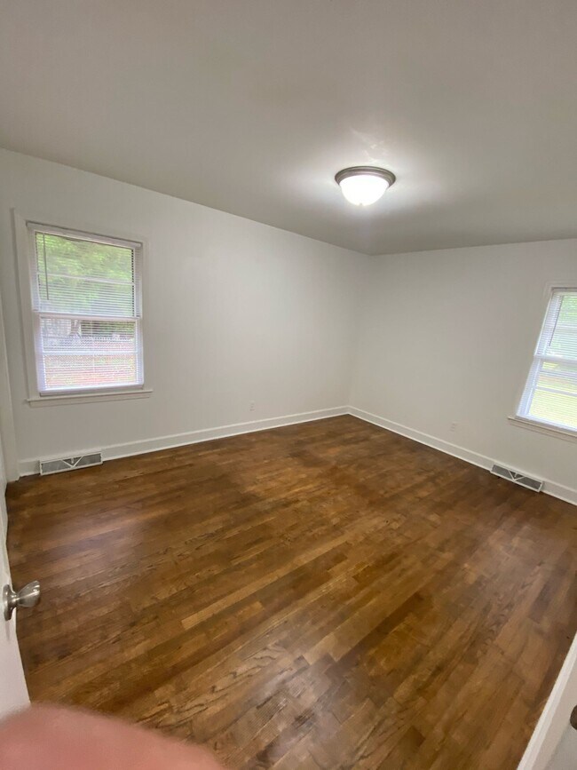 Foto del edificio - 812 Laurel Ave E