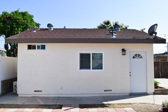 Building Photo - 3818 Clark Ave