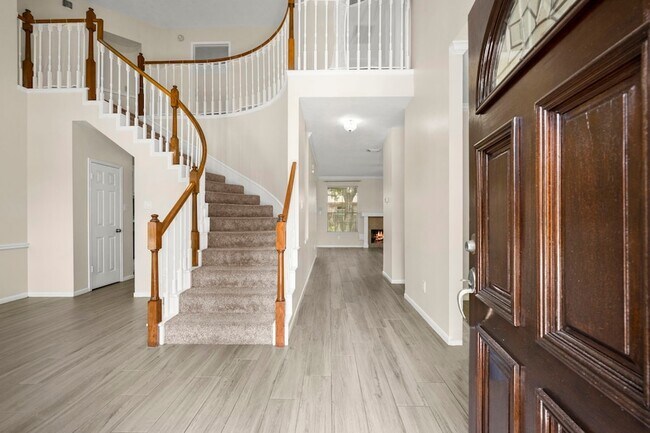 Foto del edificio - 16303 Lakestone Dr