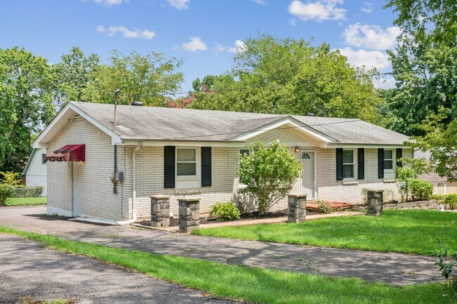 Building Photo - MidMod Ranch in Madison! 3 BR 1 BA with fu...