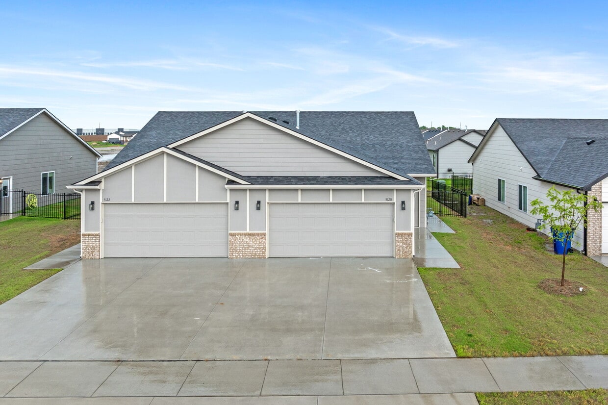 Foto principal - 5120 N Cypress St