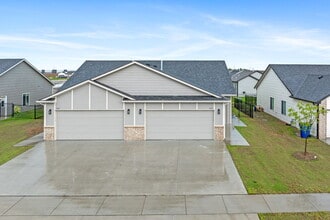 Building Photo - 5120 N Cypress St