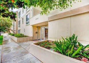 Building Photo - 10609 Bloomfield St