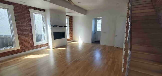 Building Photo - 3115 Lawrence St