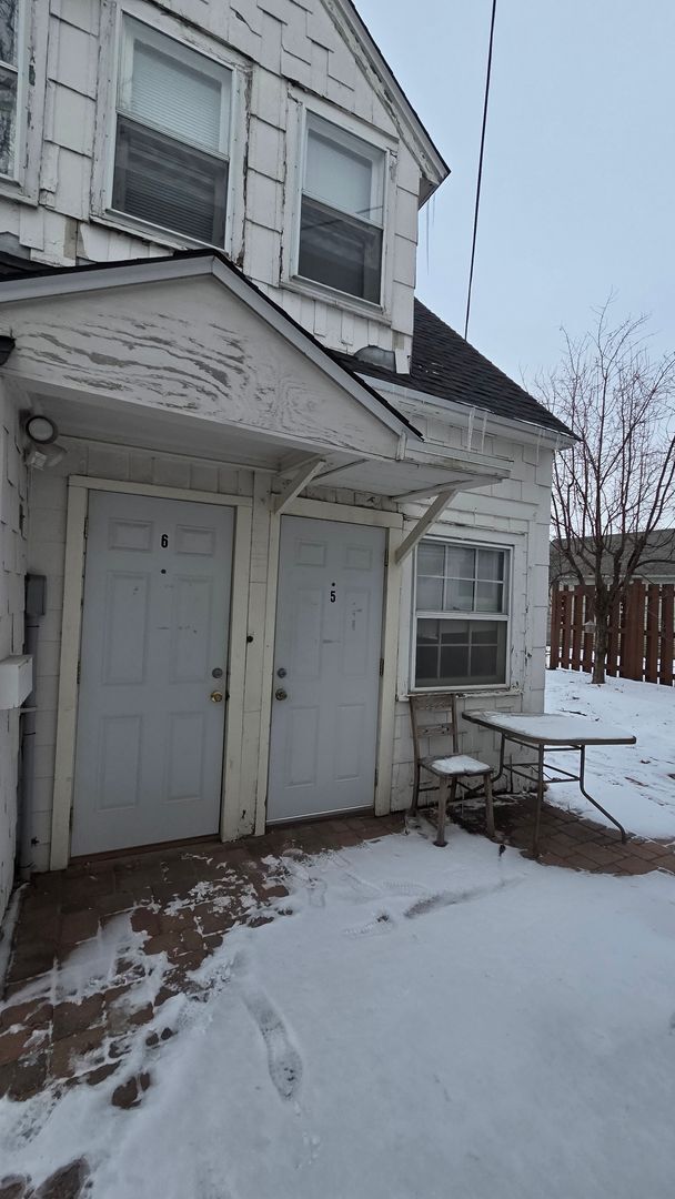 Building Photo - Affordable studio