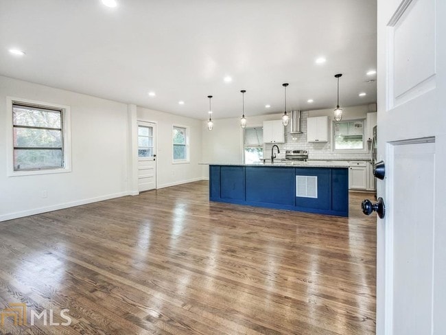 Building Photo - 2224 Golden Dawn Dr SW