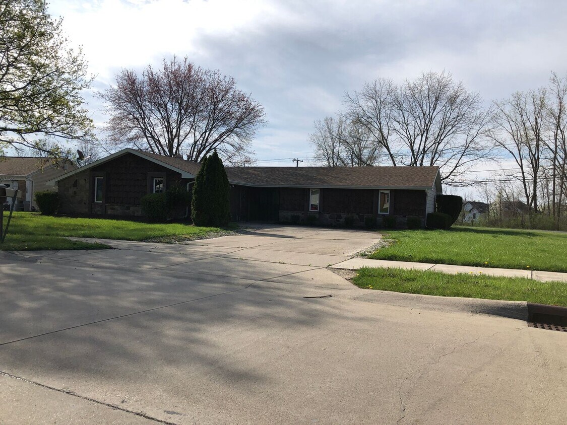 4618 Whiteford Ln, Fort Wayne, IN 46816 House Rental in Fort Wayne