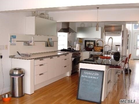 Foto del edificio - 71 Bayview Ave W