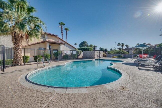 Foto del edificio - Gated community/pool