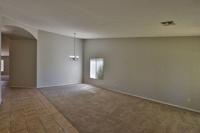 Building Photo - 841 S Sabrina