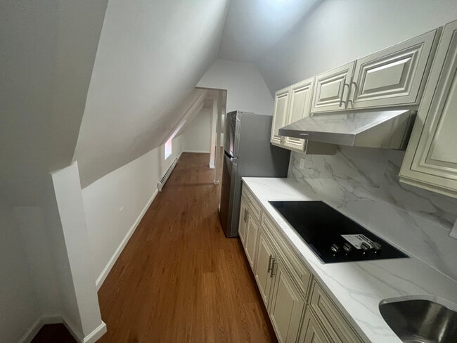 Building Photo - 100-05 69th Ave