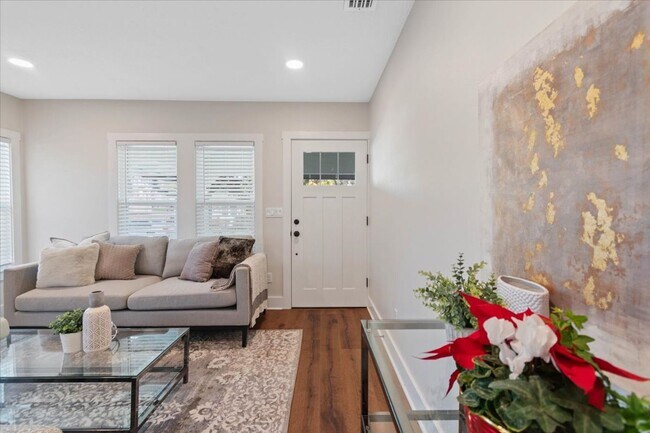 Foto del edificio - 1572 George St