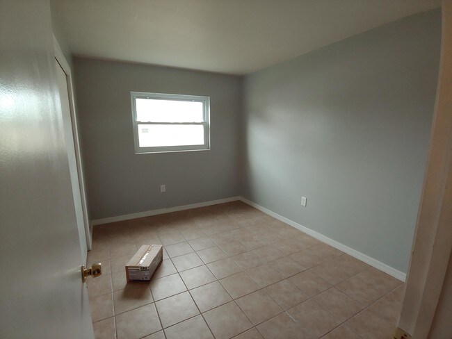 Building Photo - 3415 Woodmont Dr