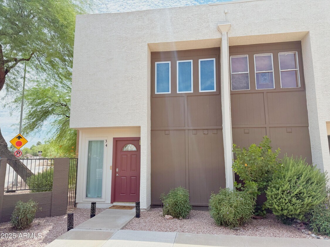 Foto principal - 520 E Weber Dr
