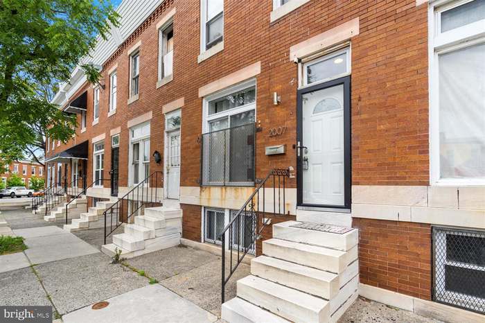 Primary Photo - 2007 Cecil Ave