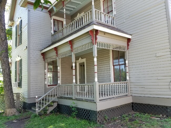 Building Photo - 619 Washburn St