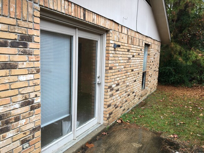 Foto del edificio - 3024 Courtney Ave