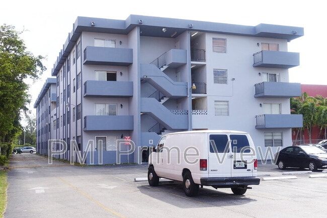 Foto del edificio - 495 NW 72nd Ave