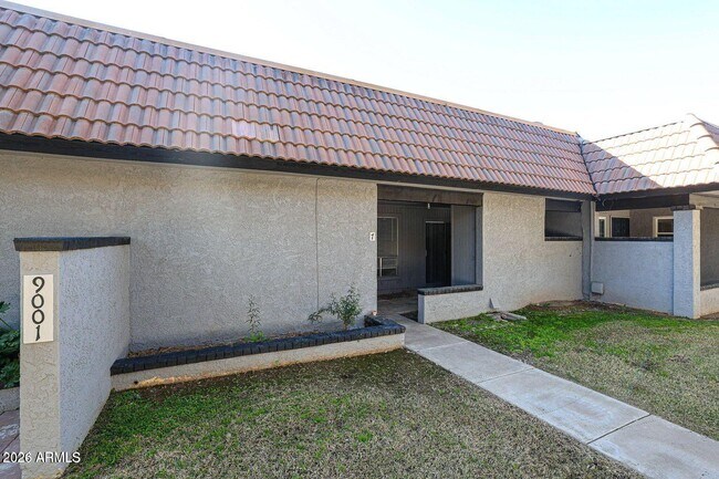 Foto del edificio - 9001 W Elm St