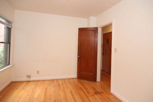 Interior Photo - Glen Arms
