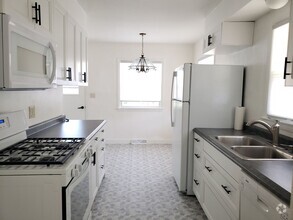 Building Photo - 214 N 10th Ave