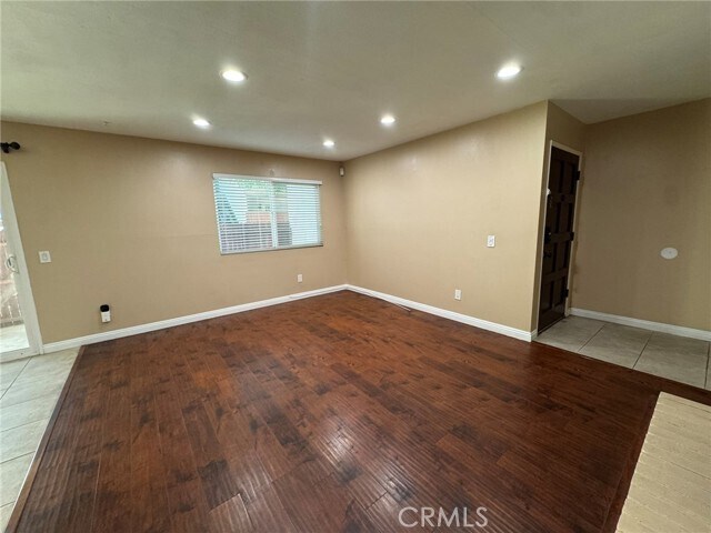 Foto del edificio - 23659 Golden Springs Dr