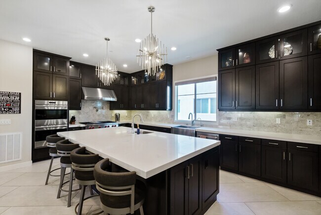 Building Photo - 193 Stellar