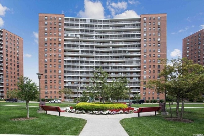 Building Photo - 61-45 98th St