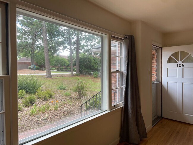 Foto del edificio - 106 Silver Bluff Rd