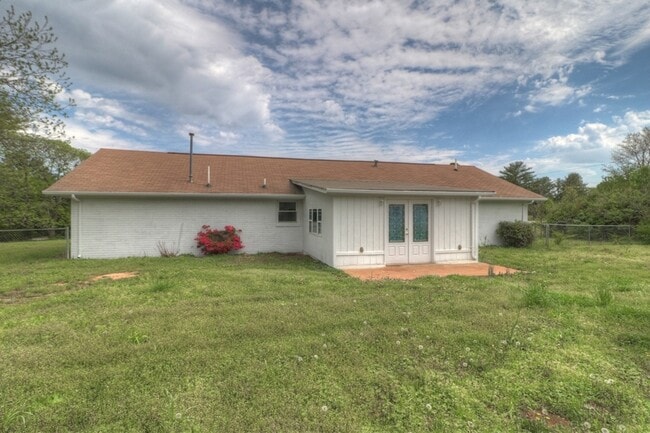 Building Photo - 613 Oak Grove Rd