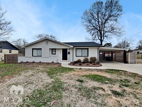 Building Photo - 4110 Broadview Dr