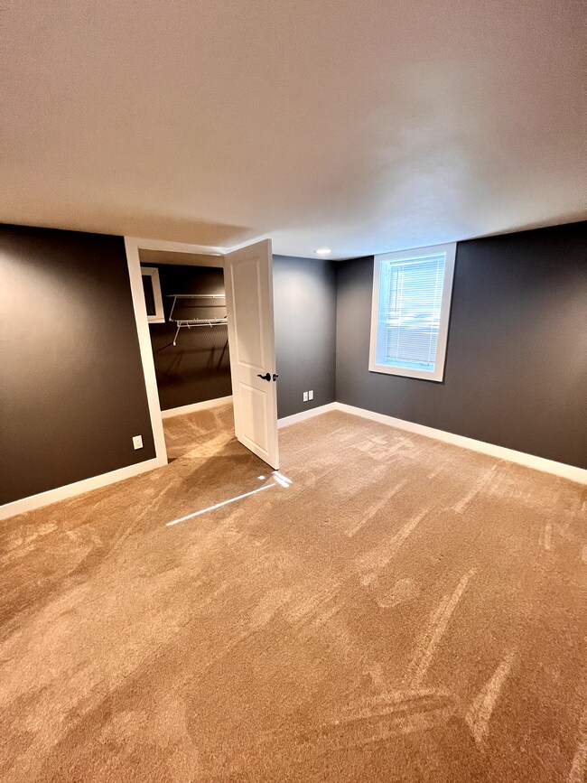 Bedroom - 1127 Kellogg Ave