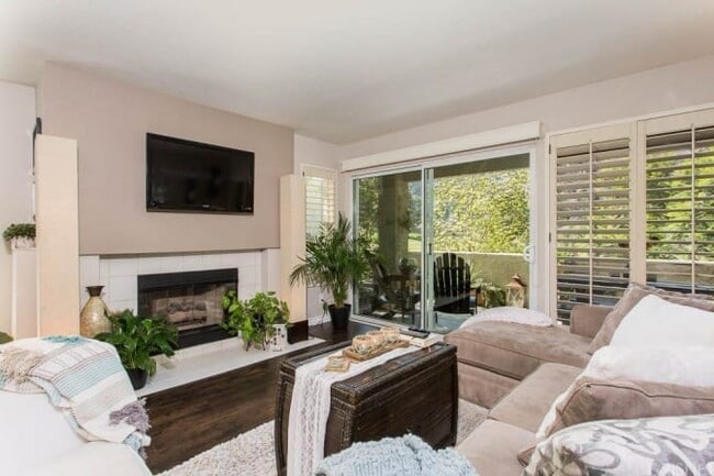 Building Photo - 6224 Paseo Encantada