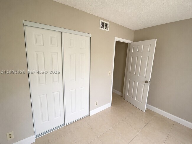 Foto del edificio - 8741 Wiles Rd