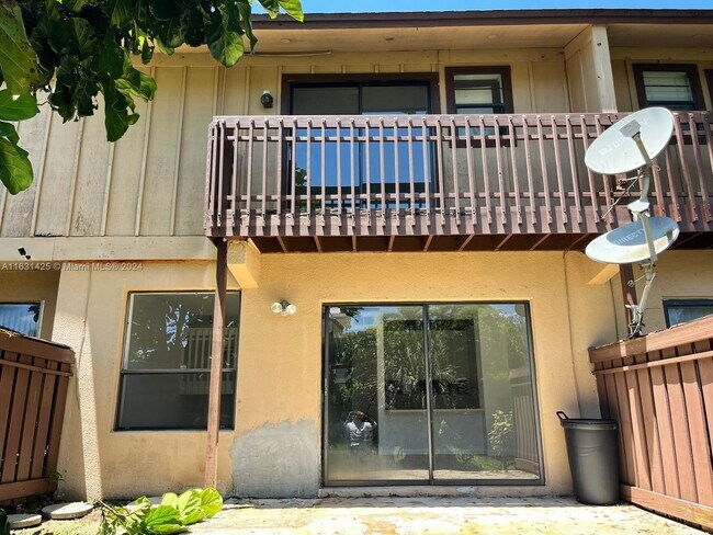 Building Photo - 9904 Royal Palm Blvd