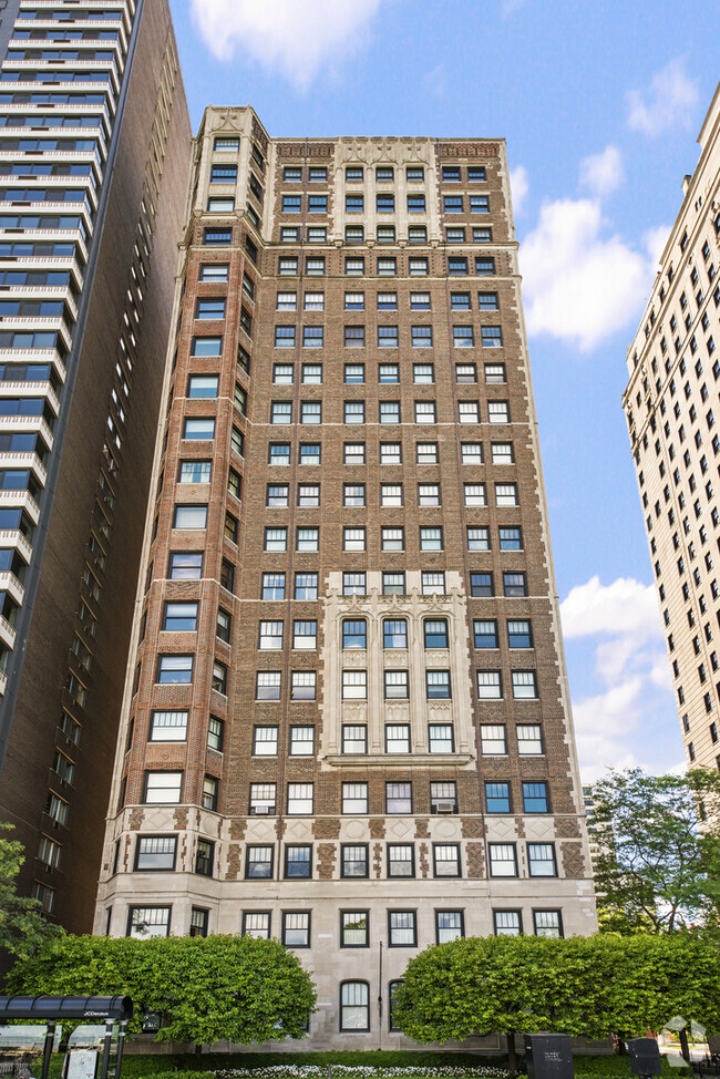 Building Photo - 1448 N Lake Shore Dr