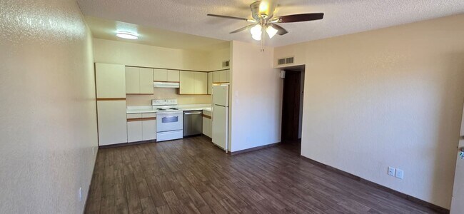 Building Photo - 1041 N Mesa Dr
