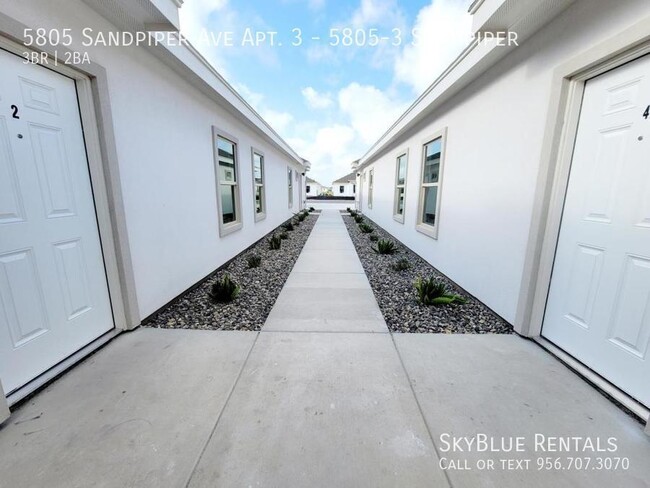 Foto del edificio - 5805 Sandpiper Ave