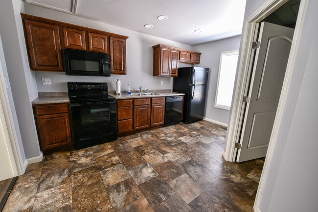 Building Photo - 83 Ennis Dr