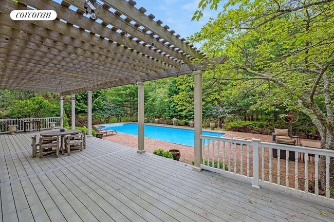 Building Photo - 5 Van Scoys Path E