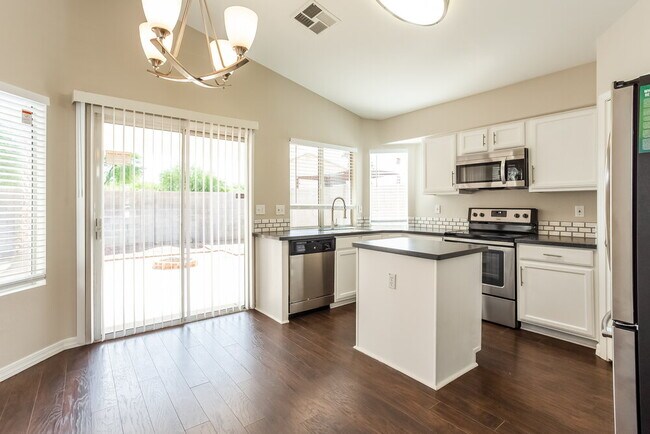 Building Photo - 867 E Morelos St