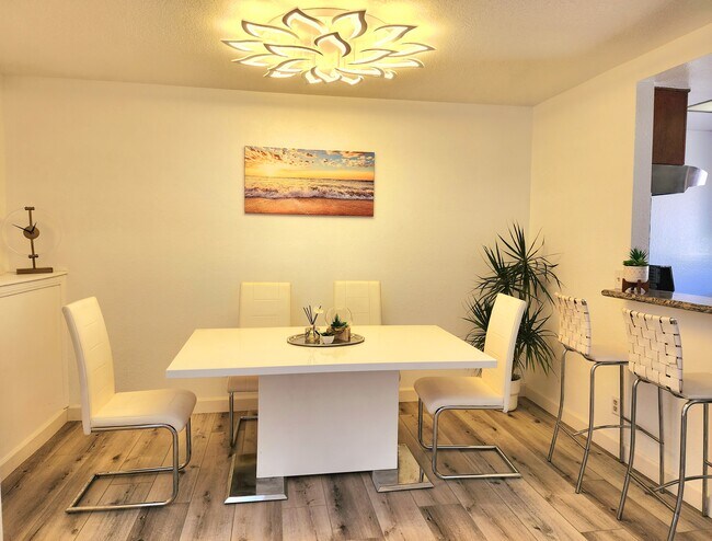 Foto del edificio - 13461 Whittier Ln