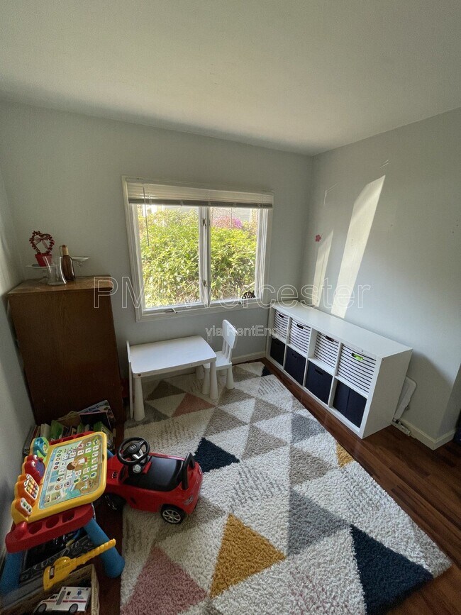 Foto del edificio - 244 Weatherstone Dr