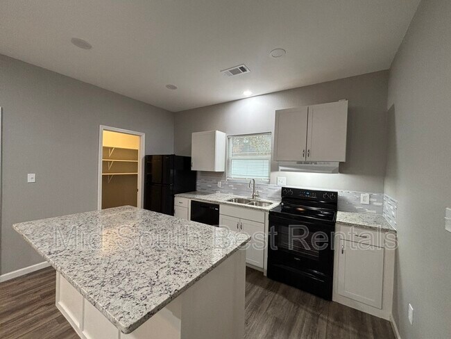Building Photo - 108 Deer Run Dr