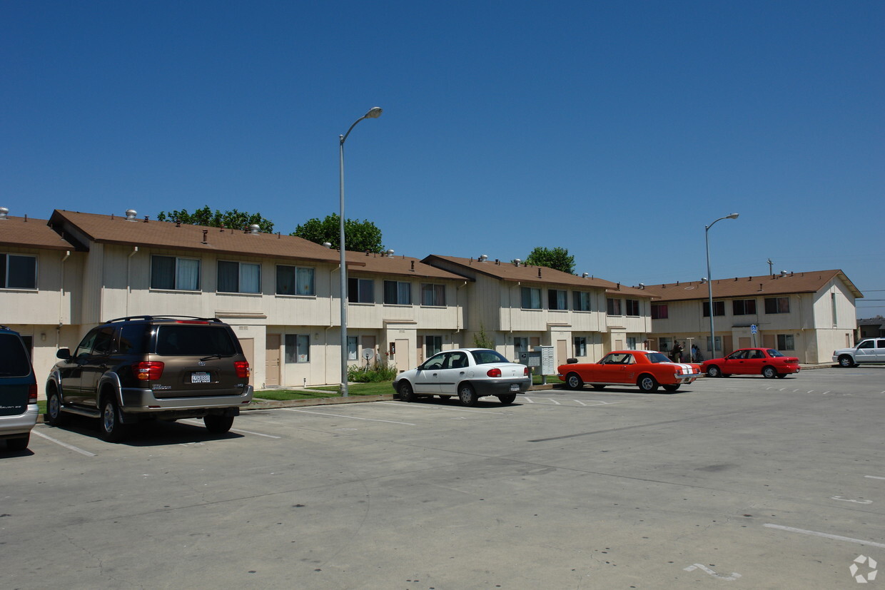 Primary Photo - 11213-11403 Seymour St