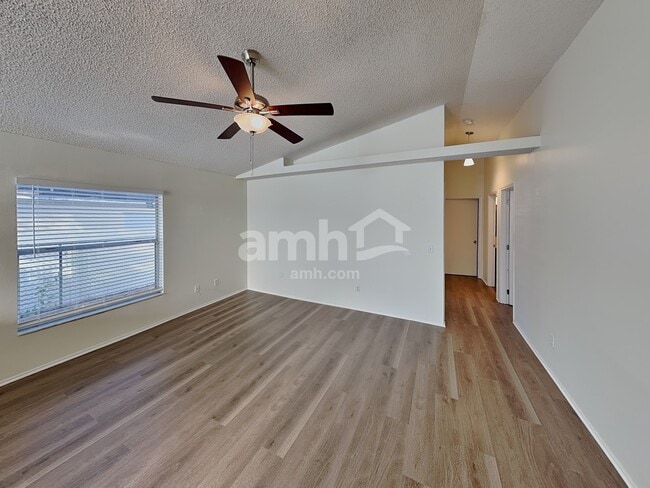 Building Photo - 1431 Londra Ln