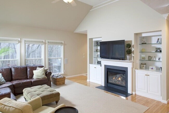 Building Photo - 15 Silver Brook Ln