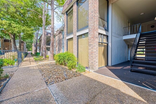 Photo - 7555 Katy Fwy Apartment